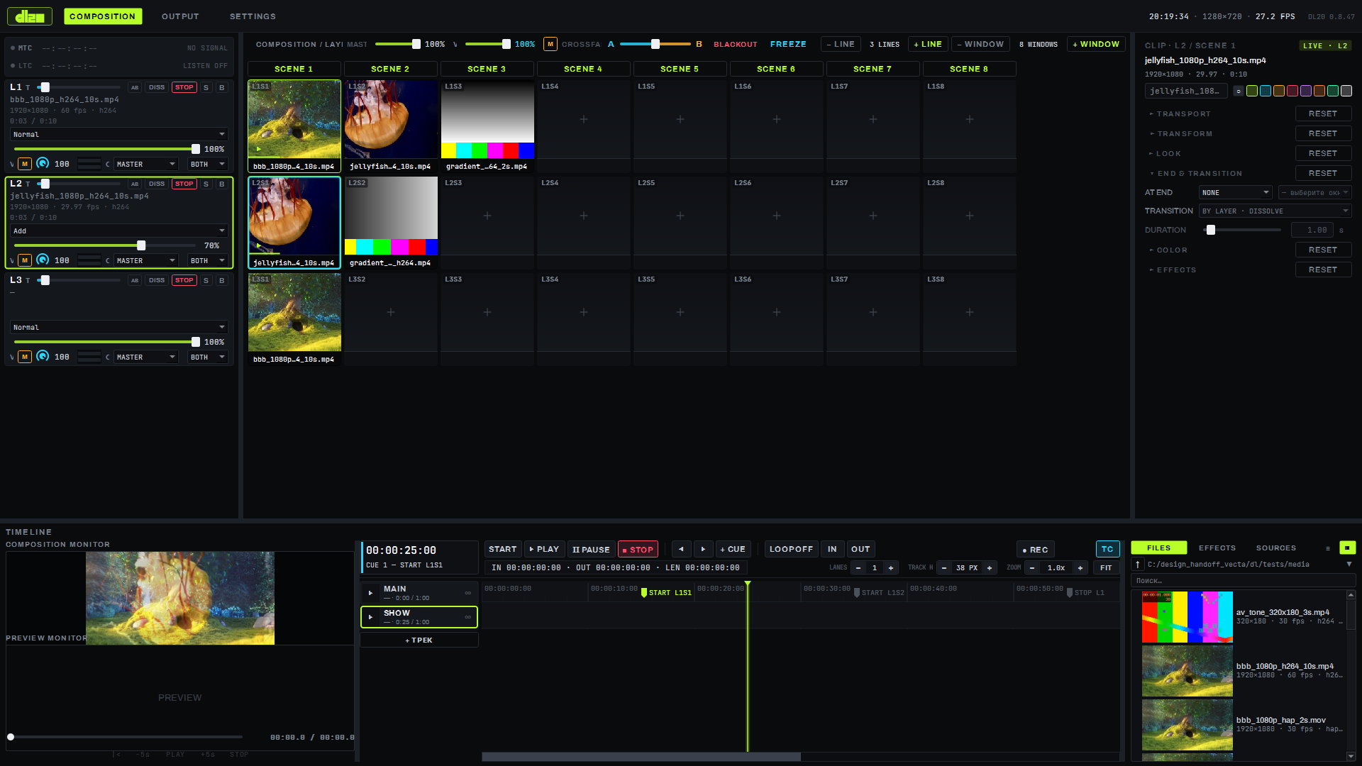 Нижняя панель TIMELINE: слева COMPOSITION MONITOR и PREVIEW MONITOR, справа транспорт с таймкодом
00:00:25:00 и подписью текущего cue, кнопки START / PLAY / PAUSE / STOP, переход к cue, + CUE, LOOP OFF,
IN/OUT, REC, TC; ниже список дорожек MAIN и SHOW (SHOW выбрана, подсвечена рамкой) и кнопка + ТРЕК; справа
от списка — линейка с таймкодом и плейхедом на 25 с, блок SHOW с тремя отметками cue, браузер медиа на
вкладке FILES
